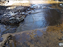 Потоки воды заливают улицу Ижорскую