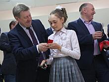 Для школьников Новосибирска сделали бесплатный проезд на каникулах
