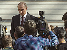 Путин потребовал уберечь СМИ от репрессий