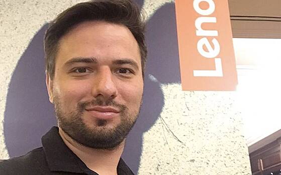 Двое мужчин избили и ограбили комментатора Уткина в Москве