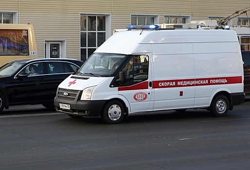 В Омске «Хонда» пролетела на красный и врезалась в другую машину - в аварии пострадал школьник