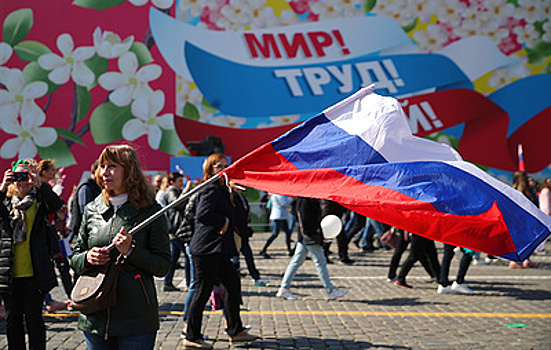 Достойные зарплаты и доступное жилье. Миллионы россиян вышли на первомайские демонстрации