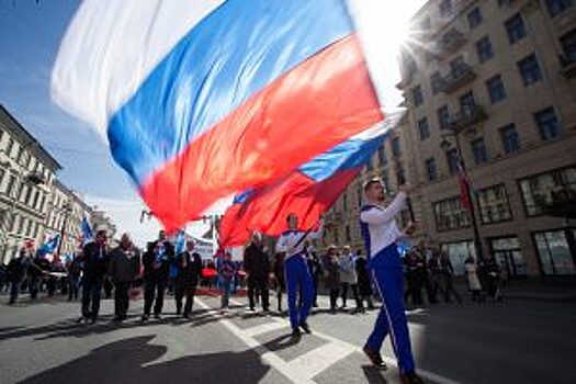 День флага РФ в Петербурге отметят литературно-музыкальным концертом и лазерным спектаклем