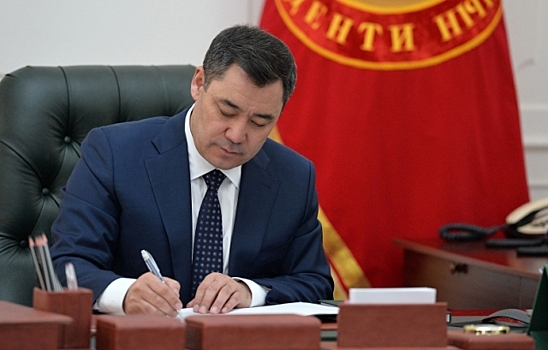 Президент Киргизии разрешил правительству приостанавливать безвизовый режим