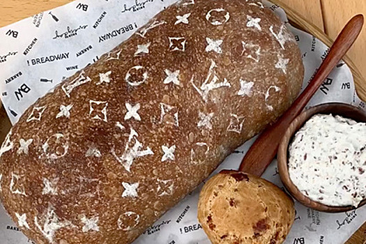 В российском кафе появился хлеб с логотипом Louis Vuitton