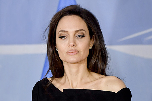 Джоли обвинила жену Клуни в "краже личности"
