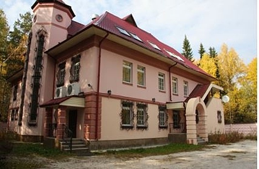 Базу отдыха на берегу Исетского озера выставили на продажу по цене элитной квартиры в Екатеринбурге
