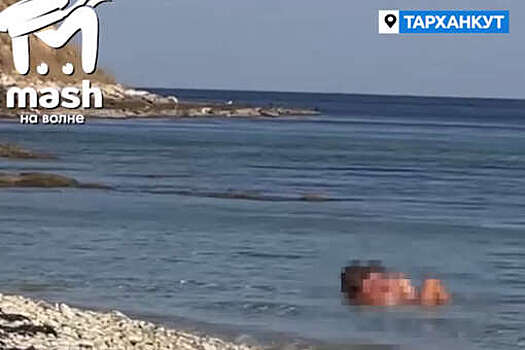 Mash: нудисты занялись сексом на пляже Тарханкут в Крыму, не стесняясь камеры