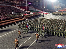 На параде в Пхеньяне саперы КНДР прошли в форме бойцов СВО и с флагом России