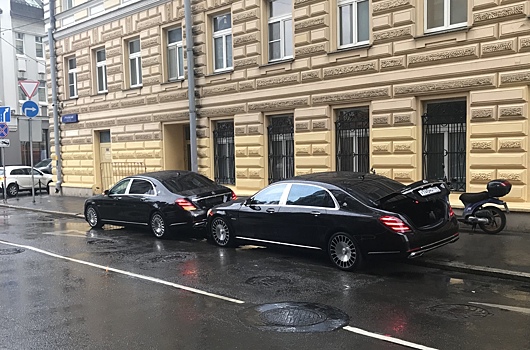 Владельца Maybach в Москве пристыдили за прикрытые номера