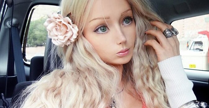 Украинская Барби из Одессы устала от кукольного образа и сняла макияж: показала свои фотографии без косметики и фотошопа