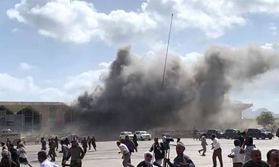 В зале прилетов аэропорта города Аден на юге Йемена прогремел мощный взрыв, об этом сообщает РИА Новости. 