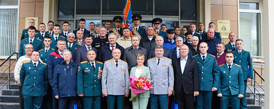 Глава СВАО Алексей Беляев посетил Алтуфьевский и поздравил с юбилеем сотрудников Гражданской Обороны