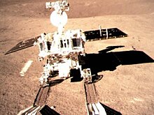 На Луне обнаружили огромный монолит странной формы. Откуда он взялся на спутнике Земли?