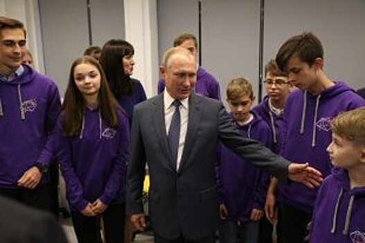 Путин и Жээнбеков наблюдают за учениями "Центр-2019"