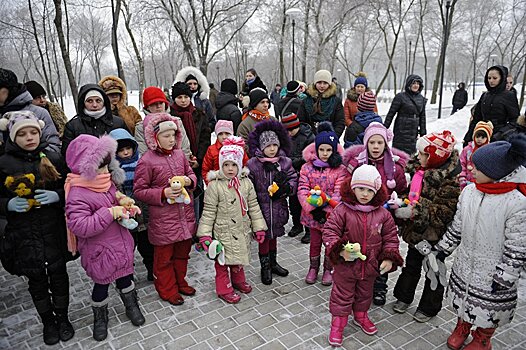 В Эстонии начался сбор новогодних подарков детям Донбасса