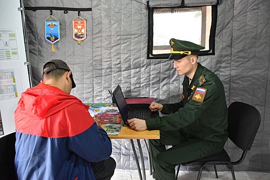 Астраханцы присоединились к акции "Военная служба по контракту - твой выбор!"