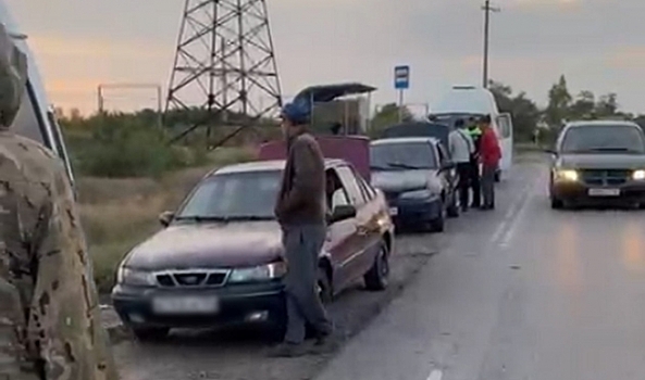 Две перевозившие мигрантов машины остановили под Волгоградом