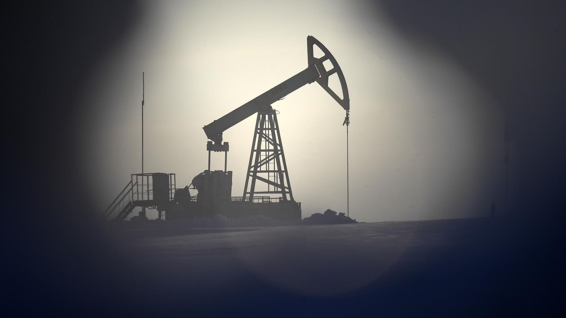 Эксперт прокомментировал сведения о поддержке Индией потолка цен на нефть
