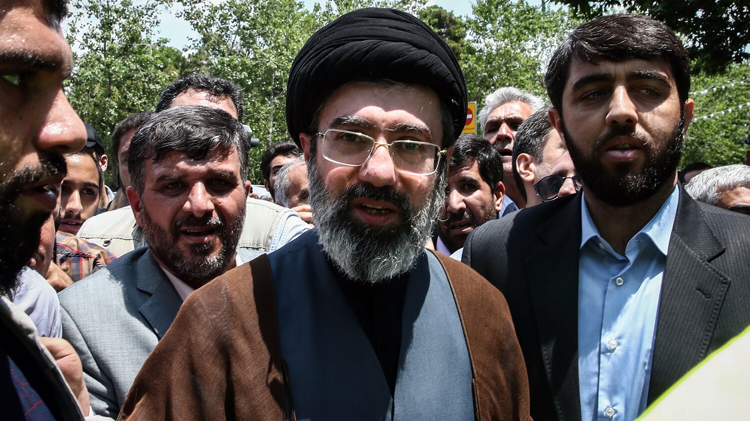 В Иране опровергли слухи о смерти сына Хаменеи