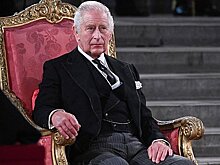 Раскрыты причины распухших пальцев Карла III