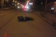 В Омске ночью насмерть разбился водитель мопеда