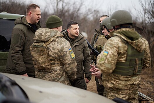 «Бюджет не потянет»: На Украине удивились указу Зеленского о переходе на контрактную армию
