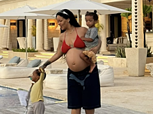 Рианна намекнула на четвертую беременность