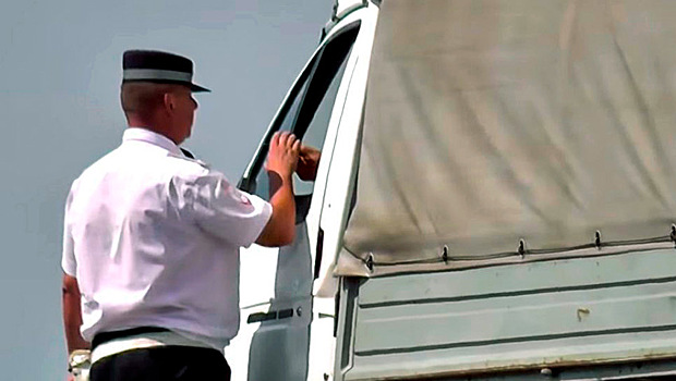 Сотрудники ДПС получили 40 взяток за час - скрытая съемка