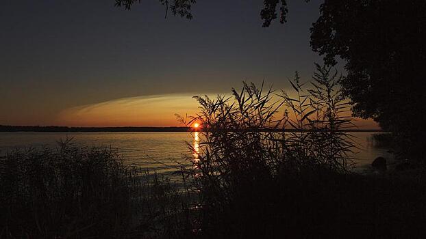 Двое рыбаков выжили после крушения лодки возле Саратовской ГЭС