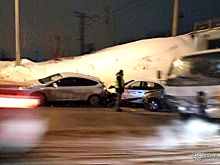 Такси и еще два автомобиля попали в аварию в Кемерове