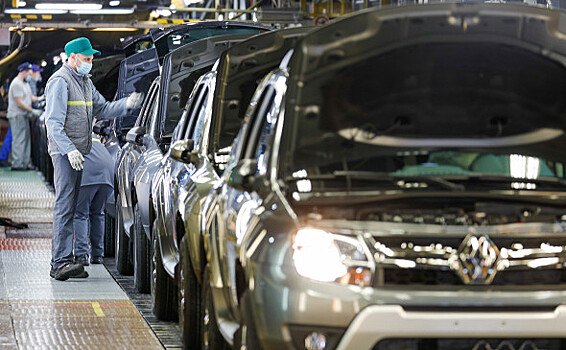 Renault маскирует новый суперкроссовер под кузовом старого Duster