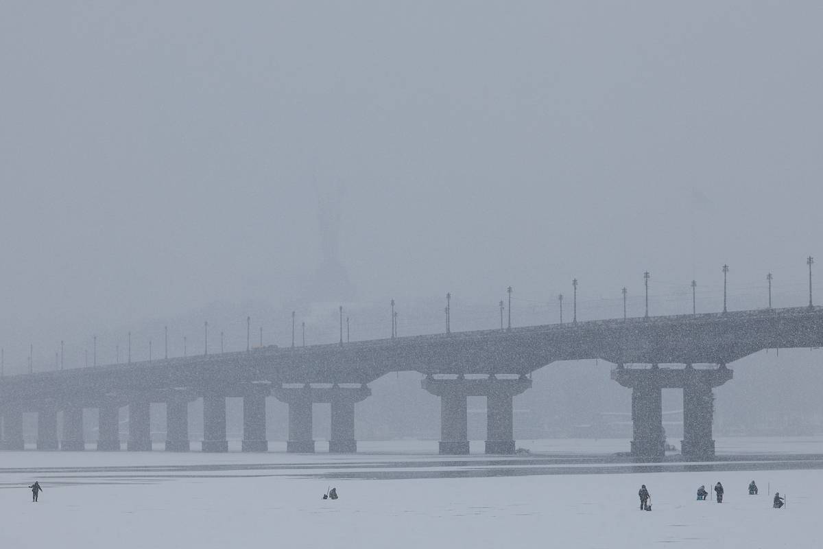 В Киеве задымился Днепр