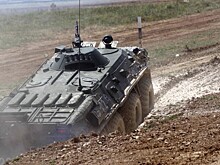 БТР-80 переехал двух бойцов Росгвардии