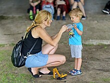 Воспитатель центра «Юнона» рассказала, как превратить прогулку с ребенком в развивающее занятие