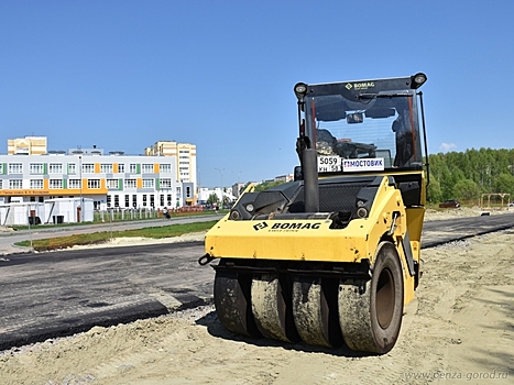 На новой дороге между улицами Измайлова и Антонова в Пензе начали укладывать асфальт
