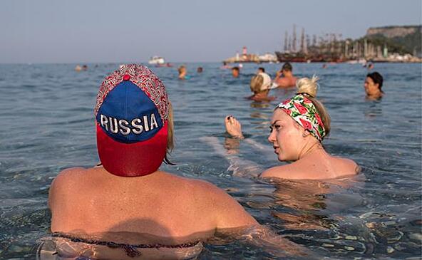 Кто сказал, что нас не любят на Западе: Как страны Средиземноморья  бьются за русских туристов