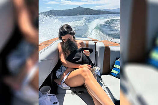 Модель Кортни Кардашьян опровергла сплетни о беременности