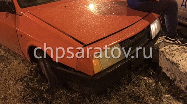 В Саратове в результате погони пьяный нарушитель не справился с управлением на мосту