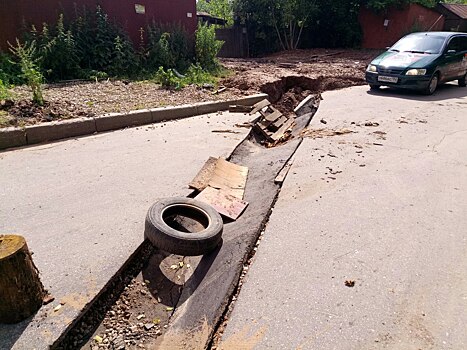 В Советском районе пролом появился во всю ширину проезжей части (ФОТО)