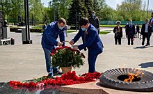 Руководство "Нижнекамскнефтехима" приняло участие в церемонии возложения цветов в честь 75-летия Победы