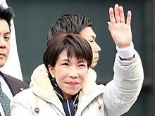 Партия первой женщины-премьера Японии взяла власть в парламенте