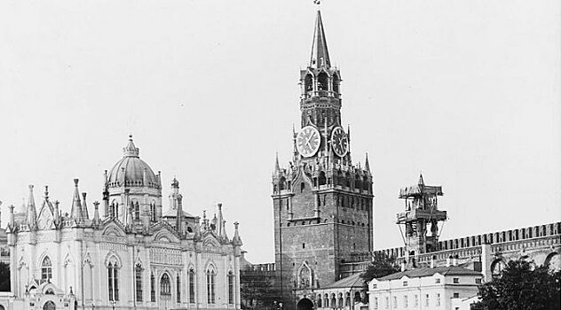 Сколько зданий Московского Кремля было построено русскими