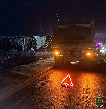 Дорожный рабочий попал под колеса самосвала на трассе М3