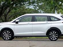 В РФ завезли семиместные компактвэны Toyota Veloz от 2,9 млн рублей