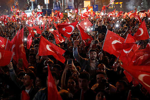 Оппозиционный турецкий политик Палаз погиб во время празднования победы партии