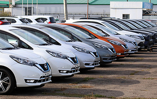 Мантуров ответил на вопрос о ценах на авто после изменений в утильсборе