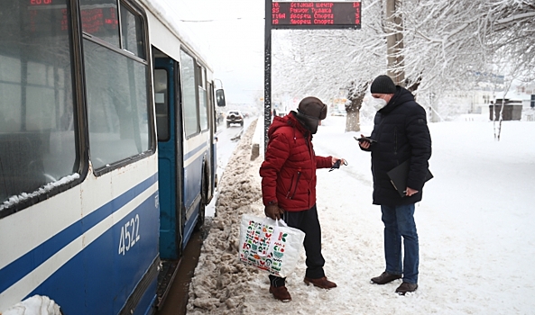 Пассажиры в Волгограде продолжают нарушать масочный режим
