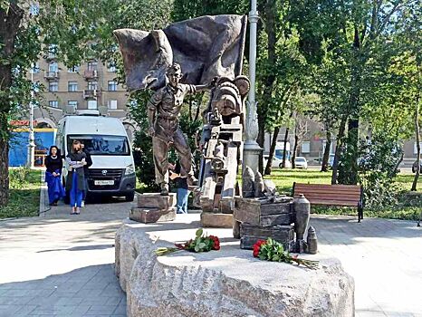 В Магнитогорске открыли памятник «Военное детство»