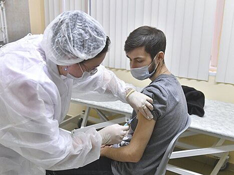 Более 37,3 тысячи человек вакцинировались от клещевого энцефалита в Москве с начала года